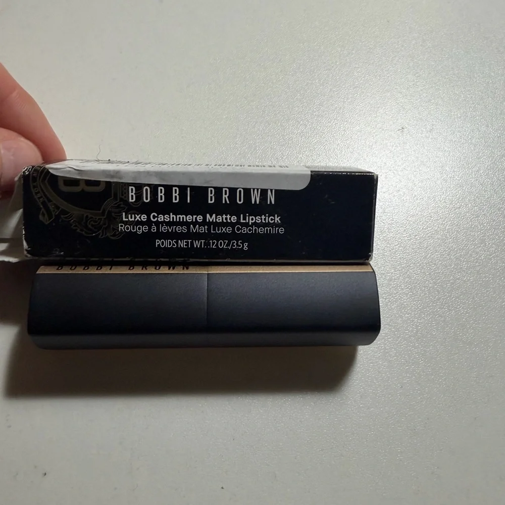 Bobbi Brown Luxe Cashmere Matte Lipstick – Poppy 454 – New